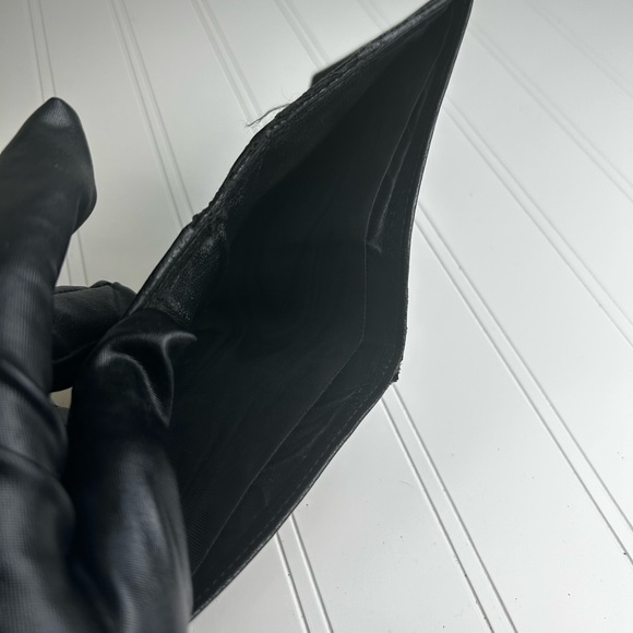 SOLD Gucci Vintage Black Bi-Fold Unisex Wallet - Picture 10 of 16